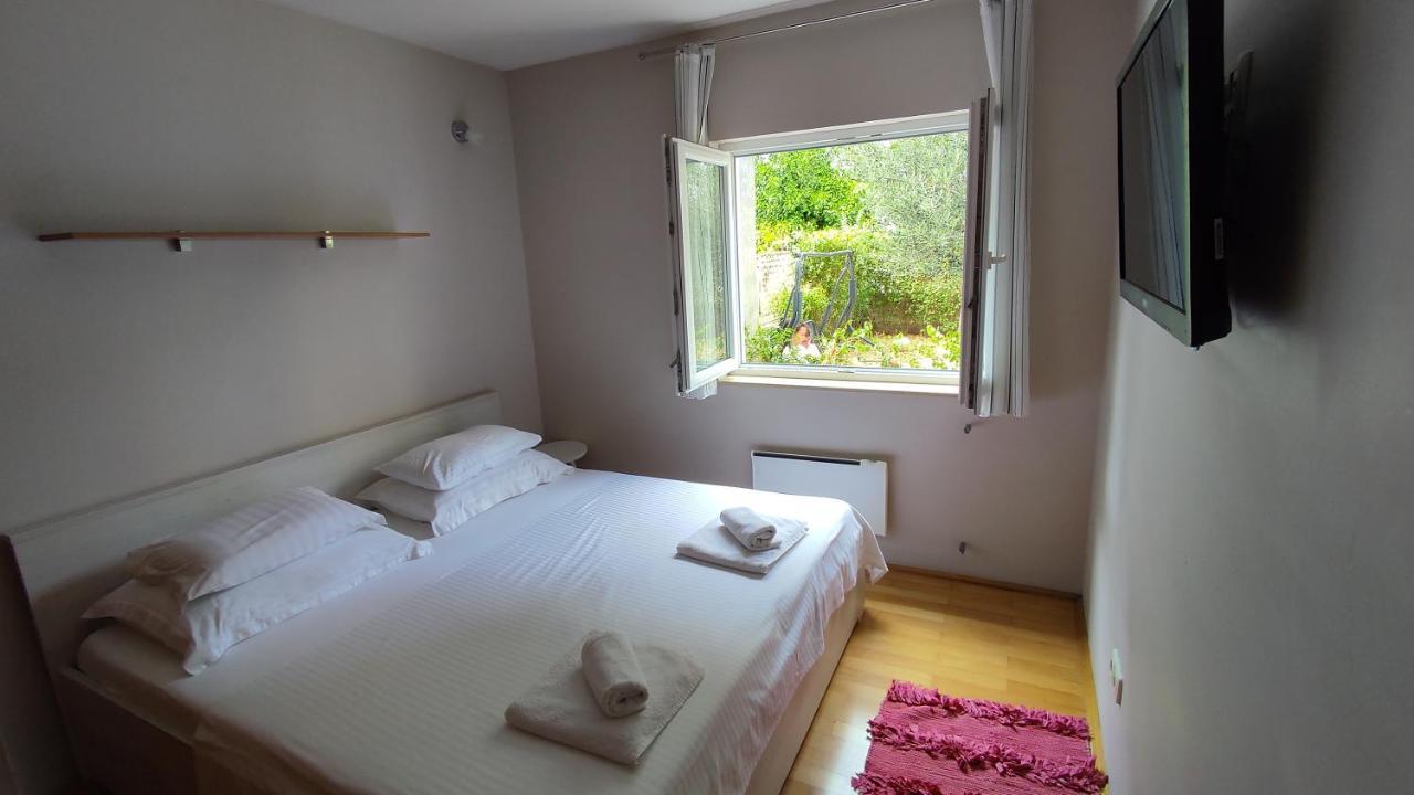 Apartment Garden Residence With Private Parking 斯普利特 外观 照片